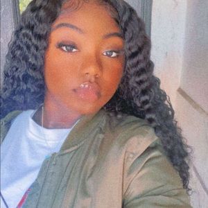 Meet your Posher, Quana